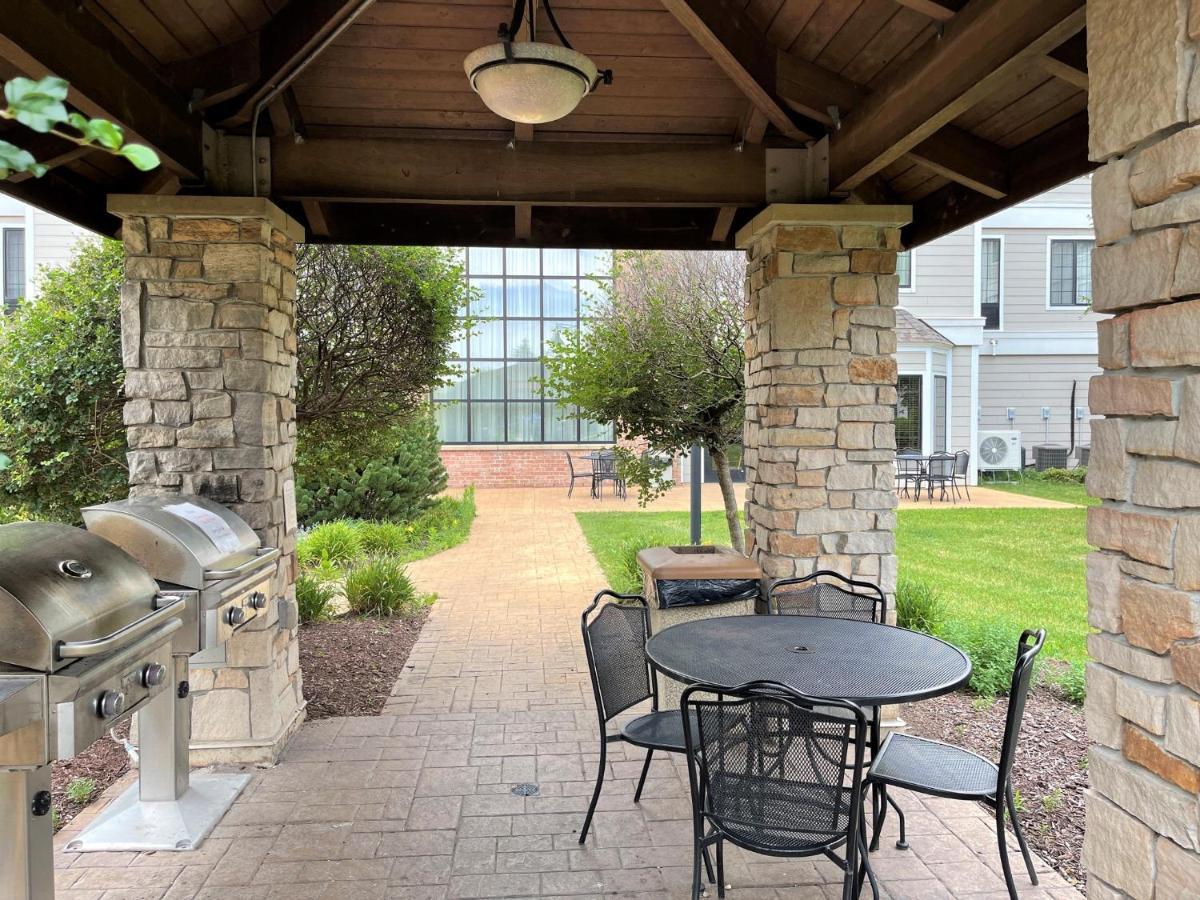 Staybridge Suites Milwaukee West-Oconomowoc By Ihg Exterior foto