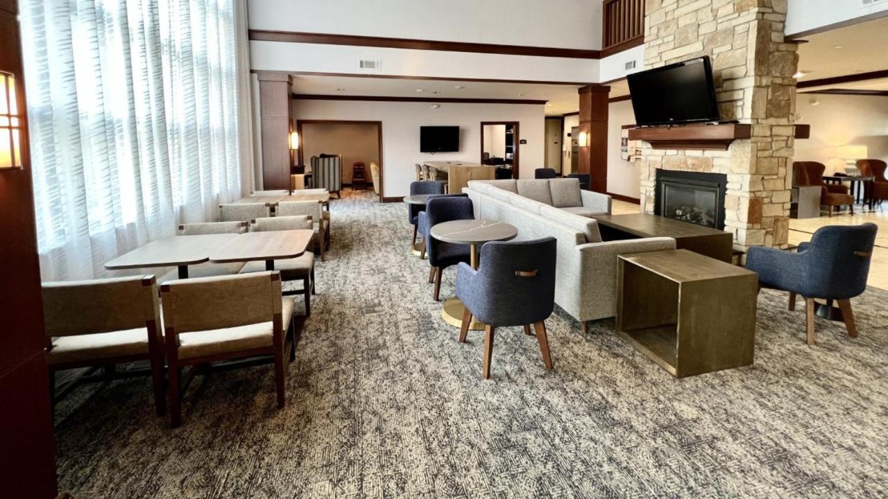 Staybridge Suites Milwaukee West-Oconomowoc By Ihg Exterior foto